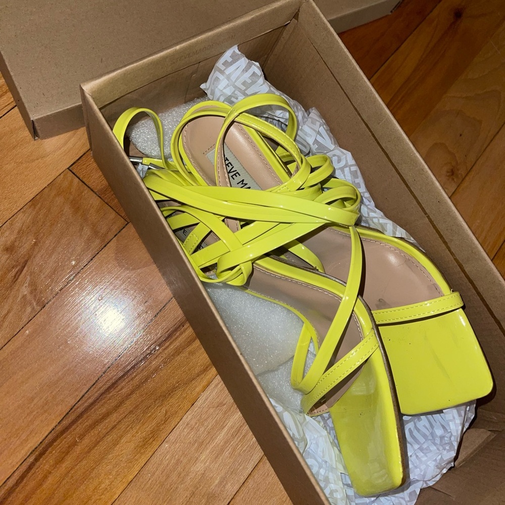 Uplift yellow heels size 8.5 color yellow